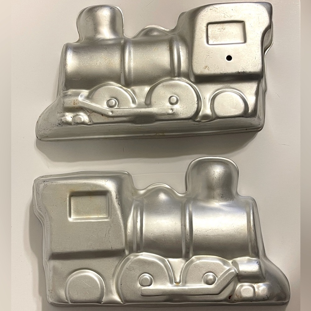 3D train cake pan